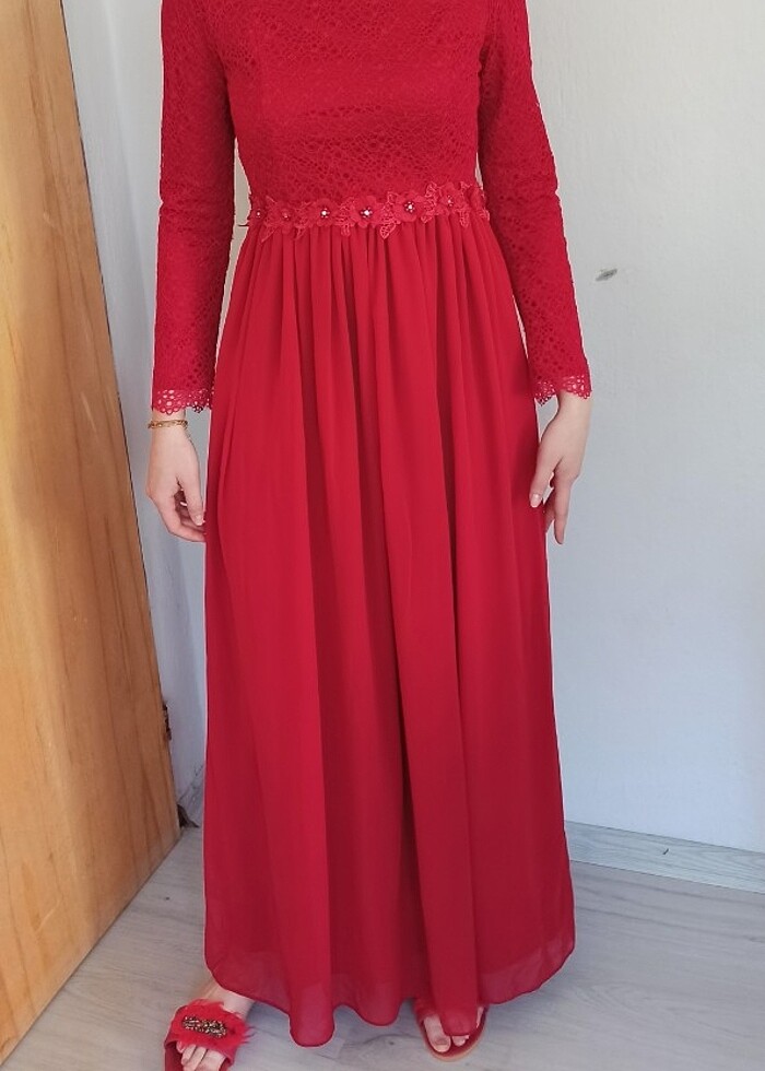 Kırmızı mezuniyet elbisesi  - Görsel 2