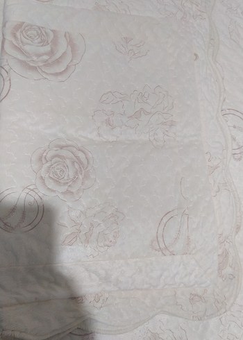Krem Pastel Desenli Yatak Örtüsü bikac defa serildi   sıfır gibi - Görsel 4