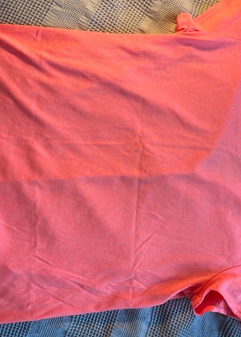 Parlak pembe artengo tenis tişörtü