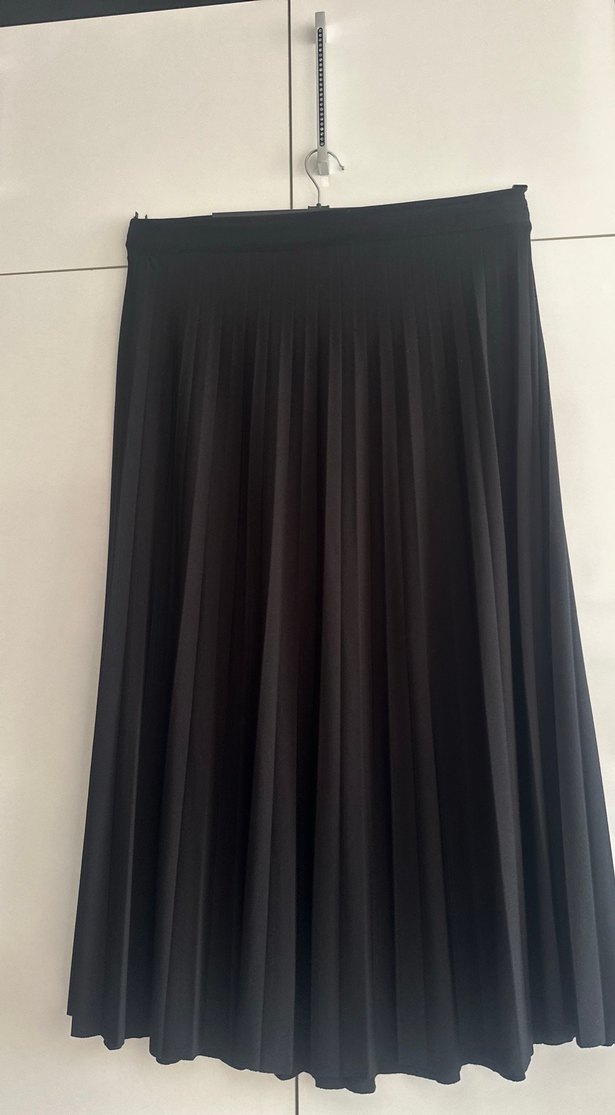 Uzun Siyah Pileli Etek - Görsel 2