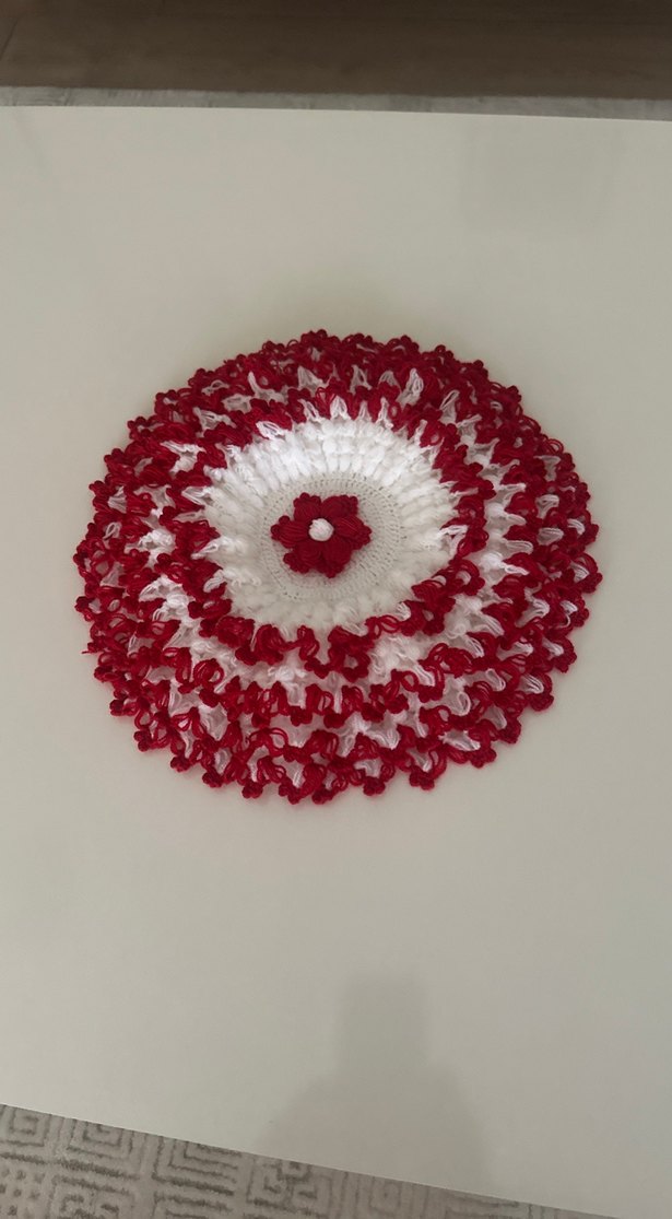 Kırmızı Beyaz Örgü Dekoratif El İşi - Görsel 2