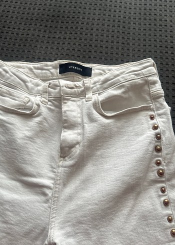 Nakışlı Beyaz Düğmeli Kadın Kot Pantolon - Görsel 2