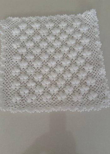 Beyaz El Örgüsü Dantel Motifli Kare Örtü - Görsel 2