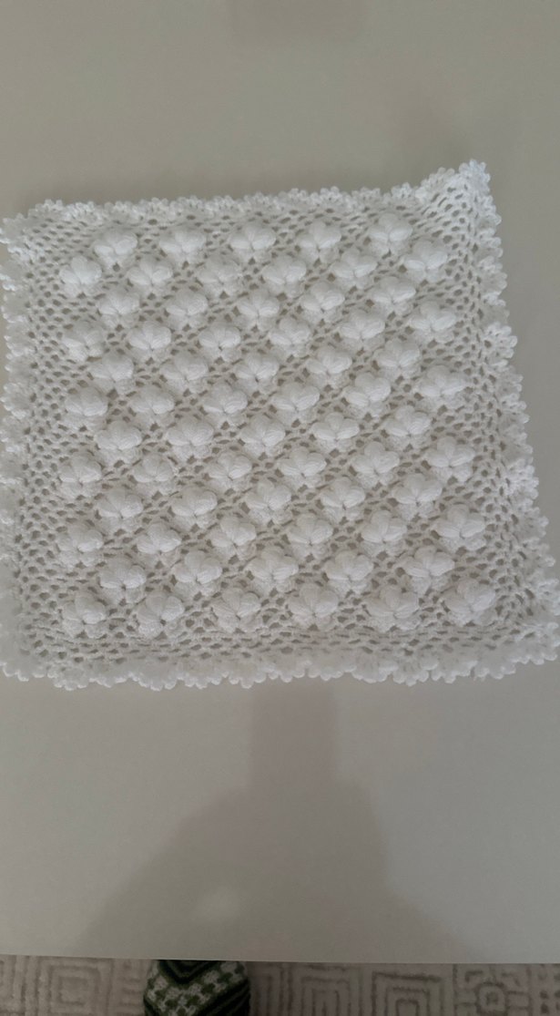 Beyaz El Örgüsü Dantel Motifli Kare Örtü - Görsel 2