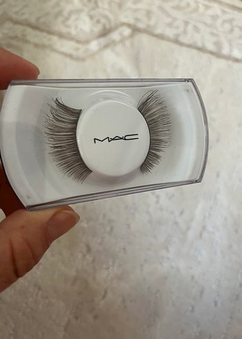 MAC Gri Tonlu Takma Kirpik - Görsel 2