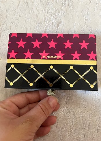 MAC Gri Tonlu Takma Kirpik - Görsel 5