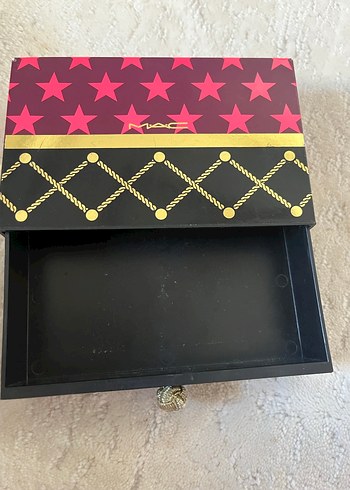 MAC Gri Tonlu Takma Kirpik - Görsel 6