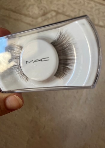 MAC Gri Tonlu Takma Kirpik - Görsel 3