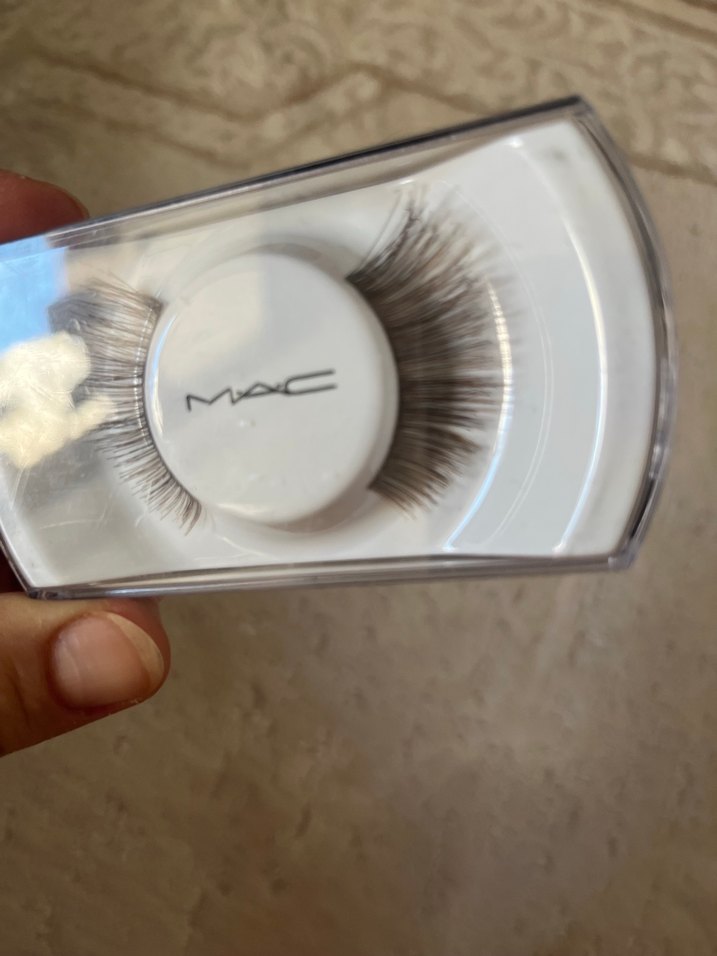 MAC Gri Tonlu Takma Kirpik - Görsel 3