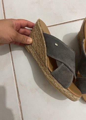 Nine West Gri Süet Kadın Dolgu Topuk Terlik