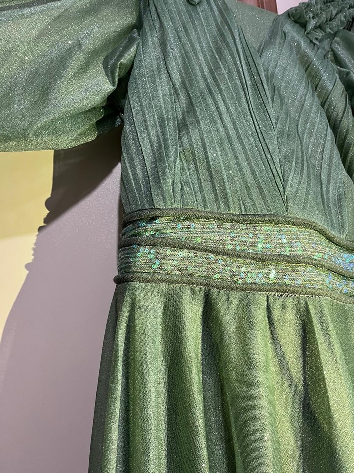 Yeşil Parlak Kayık Yaka Uzun Elbise - Görsel 2