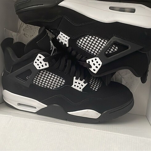 Air Jordan 4 White Thunder