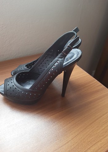 Oscar De La Renta 39