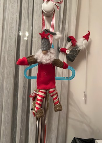 Kırmızı Gri Noel Temalı Figür
