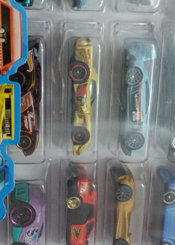 HOTWHEELS 20 ARABA SAG USTTE 2 ADET PRE ARABA - Görsel 3