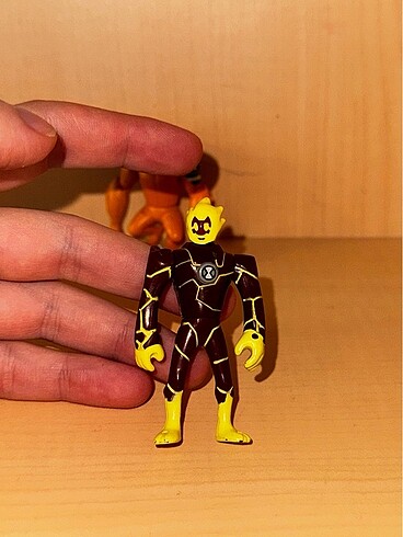 BEN10 eski nesil ilk çıkan özel kombinlenen oyuncaklar - Görsel 2