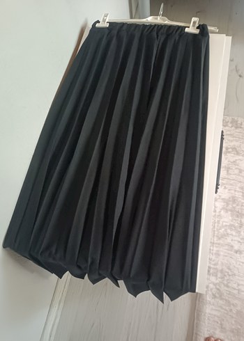 38 Beden siyah Renk Siyah Pilili Uzun Kadın Etek