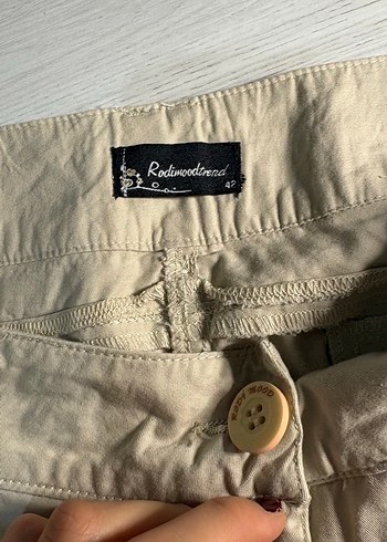 Düğmeli Bej Kadın Mini Keten Şort - Görsel 2