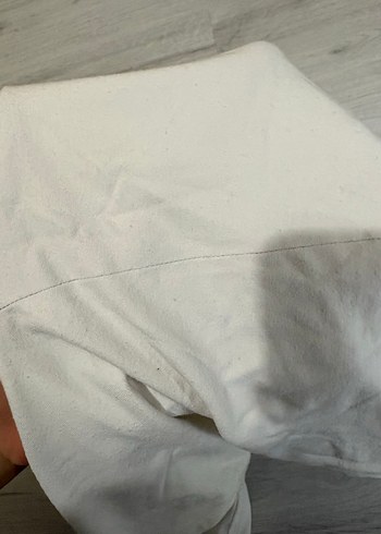 Beyaz Keten V Yaka Kadın Tişört - Görsel 3