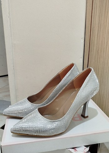 Beyaz Yılan Derisi Görünümlü Şık Topuklı - Görsel 3