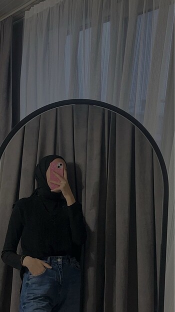 Siyah süveter