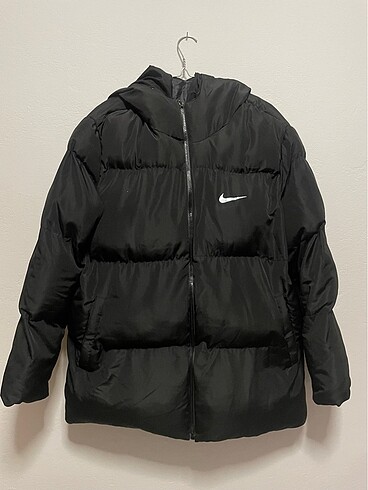 Nike mont