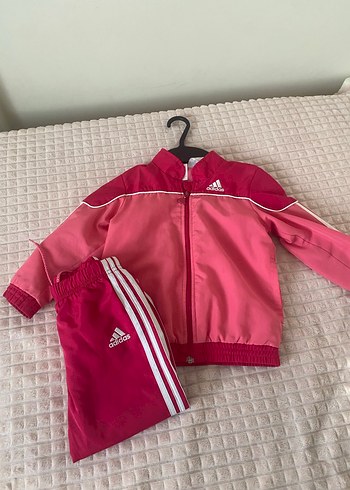 Orjinal marka Adidas Kız Çocuk Parlak Pembe Eşofman Takımı