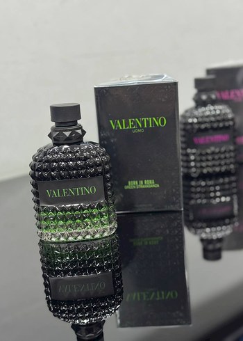 Diğer Valentino Parfümü Siyah Şişede
