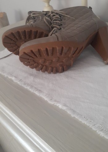 Kadın vizon Deri Dolgu Topuklu Bot - Görsel 3