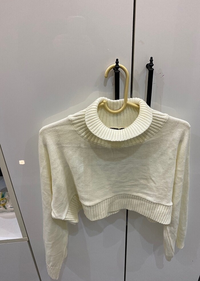 Kısa beyaz crop - Görsel 2