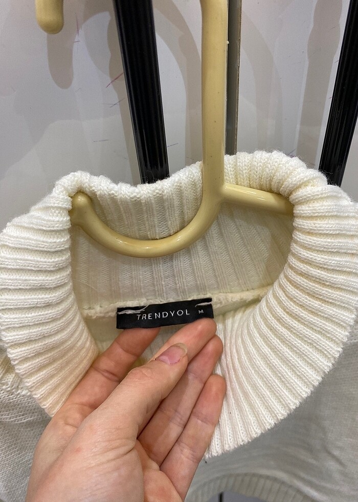 Kısa beyaz crop - Görsel 3