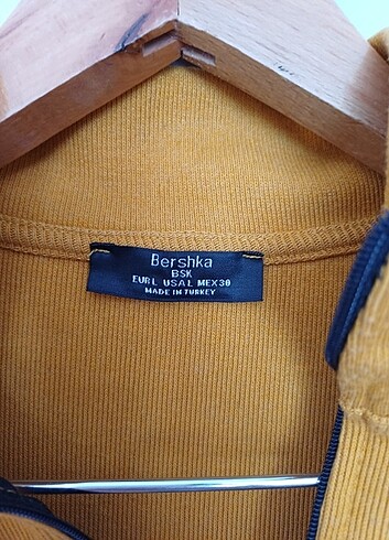 Bershka Kazak