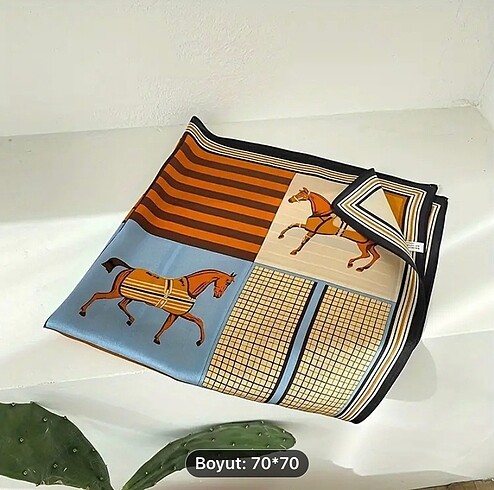 Hermes model fular