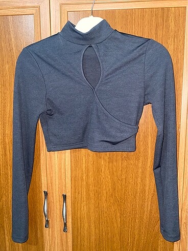 Gri crop bluz