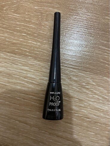 Suya dayanıklı eyeliner
