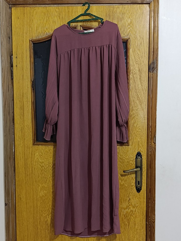 Bordo Piliseli Uzun Kollu Uzun Elbise - Görsel 2