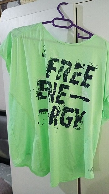 Kadın yeşil t-shirt 