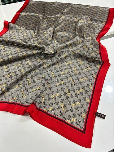 Gucci saf vual ipek şal