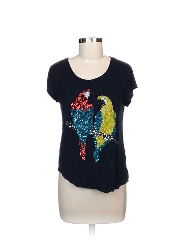 H&M T-shirt %70 İndirimli.