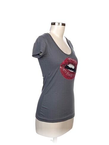 Armani Armani T-shirt %70 İndirimli.