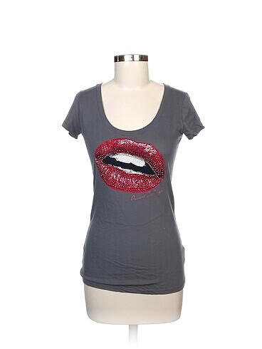 Armani T-shirt %70 İndirimli.