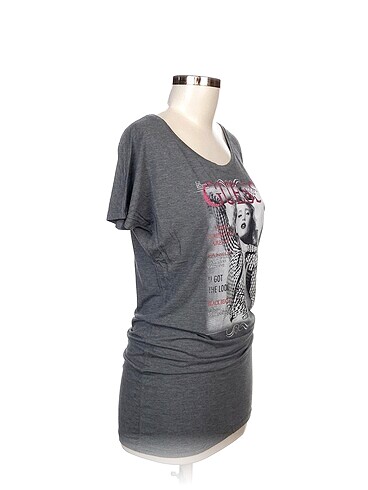 Guess Guess T-shirt %70 İndirimli.