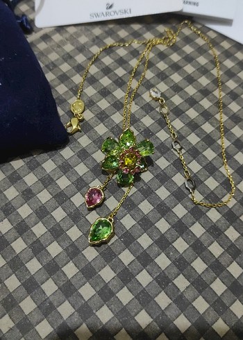 Beden yeşil Renk Swarovski idyllia y kolye