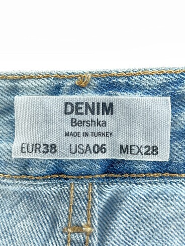 38 Beden mavi Renk Bershka Jean / Kot %70 İndirimli.