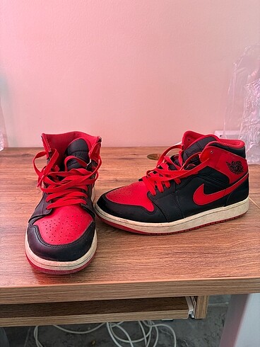 nike air jordan 1 mid