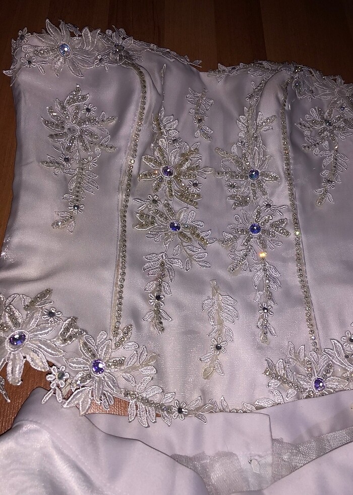 çiçek işlemeli straplez korse gelinlik - Görsel 5