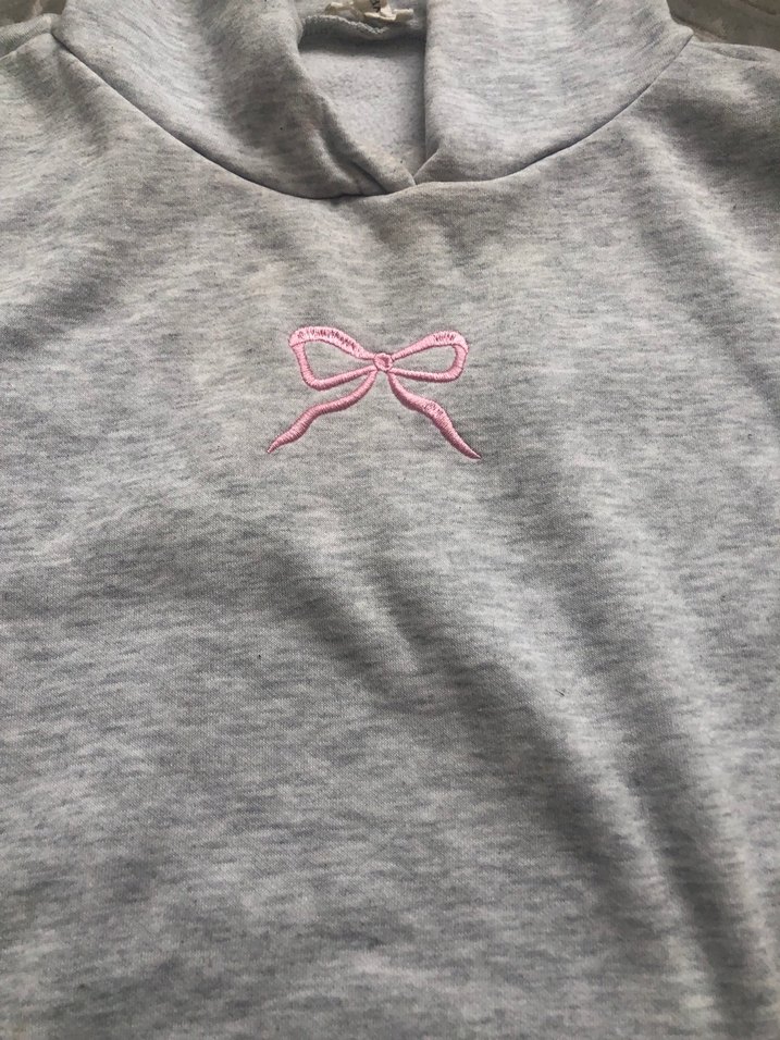 Gri Kapüşonlu Sweatshirt Nakışlı Fiyonk Detaylı - Görsel 3