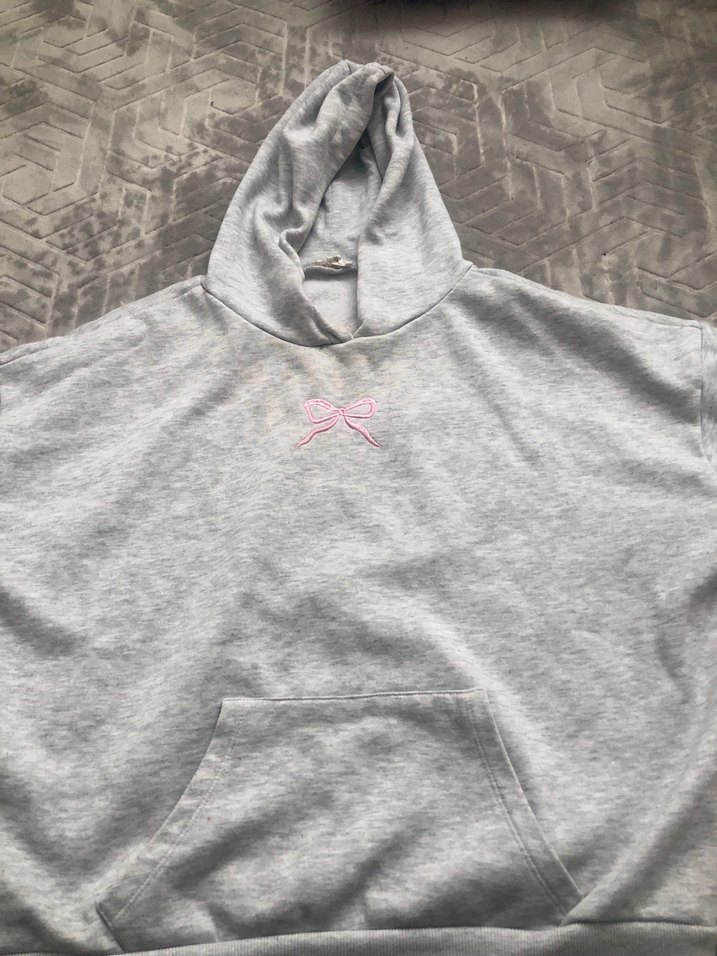 Gri Kapüşonlu Sweatshirt Nakışlı Fiyonk Detaylı - Görsel 2