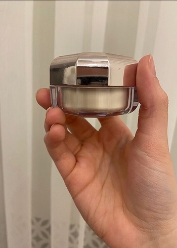 Fenty Beauty Pudra - Bej ve Gri Tonlar - Görsel 5