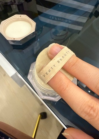 Fenty Beauty Pudra - Bej ve Gri Tonlar - Görsel 4